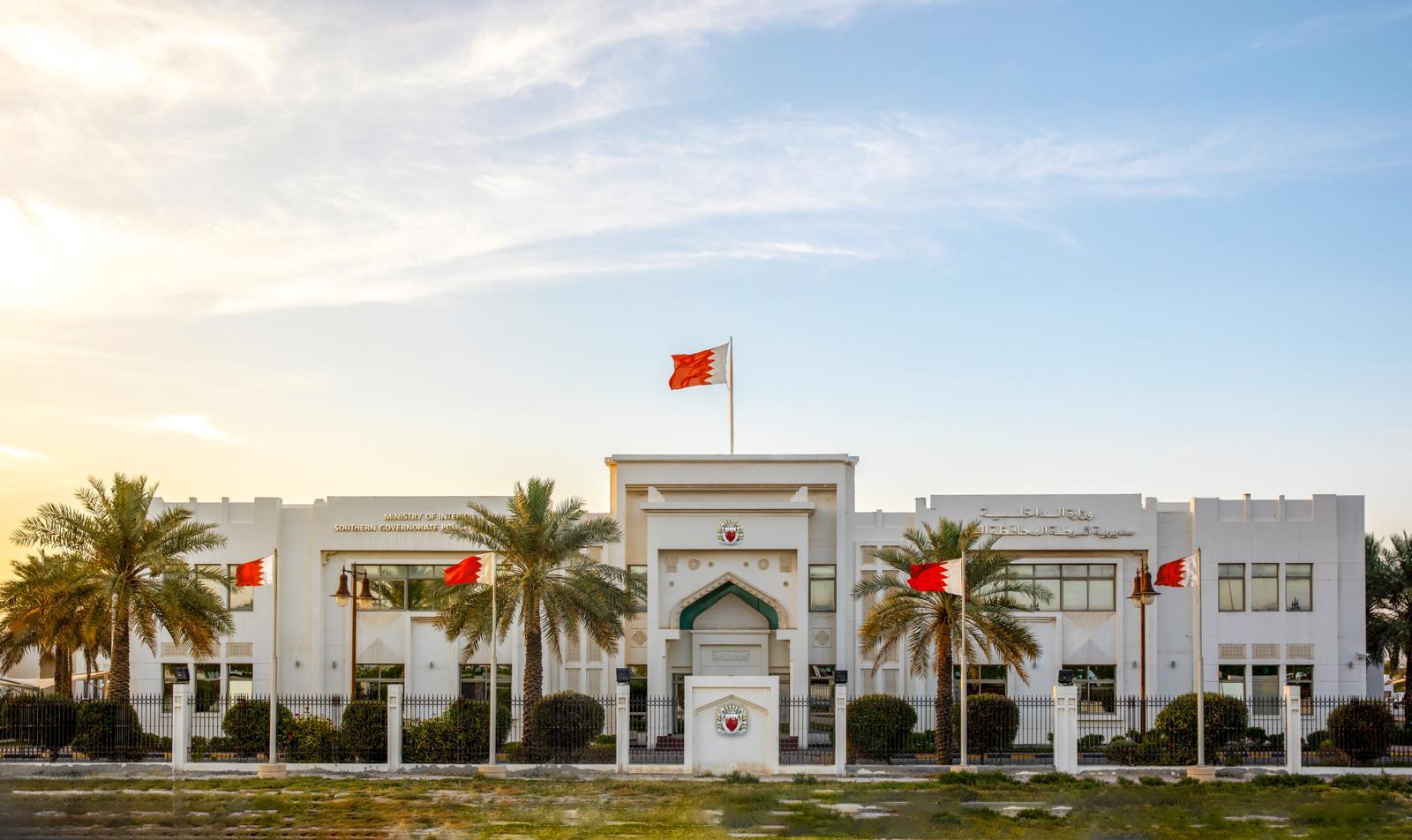 (شرطة الجنوبية): القبض على آسيوي قام بسرقة وإتلاف مركبات بمنطقة الرفاع الشرقي<